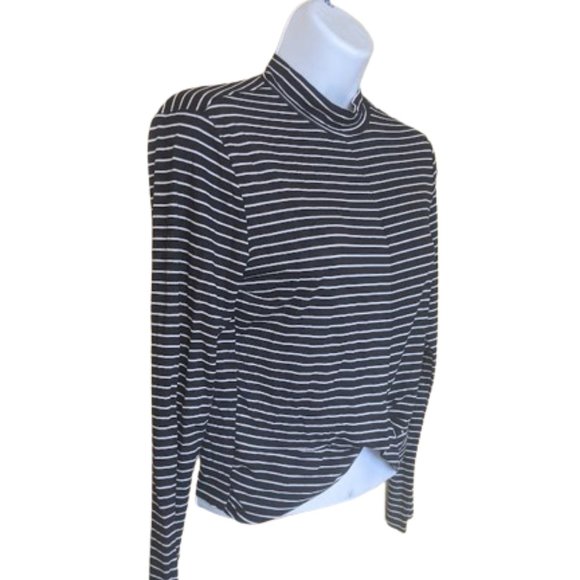 ---  Long Sleeve Black and White Striped Shirt Size Large - Picture 2 of 3